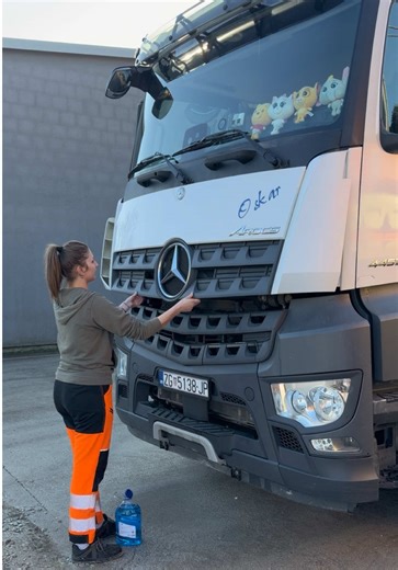 Povratak s godišnjeg, Oskar i ja spremni za nove avanture 🚛💪🏻🤍 #backtowork #kiperrlife #fyp #foryoupage #truck