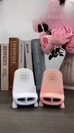Recharge rapide. Regardez sans les mains. 📱⚡ Découvrez le support multifonctionnel sans fil pour téléphone avec recharge rapide, la solution 2 en 1 ultime pour recharger votre appareil pendant que vous regardez des vidéos en streaming, travaillez ou passez des appels vidéo ! 🎥✨ ✅ Compatible avec la plupart des téléphones ✅ Angle de vision réglable – parfait pour votre bureau ou votre table de chevet ✅ Base antidérapante – maintient votre téléphone en place pendant le chargement Fini les câbles