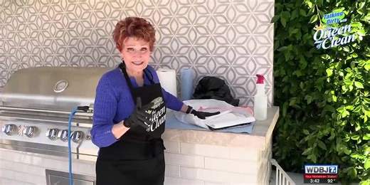 Queen of Clean Cleans a Grill Rack