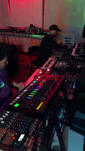 Having some fun with ‪@daveRzz‬ at the ‪@Analog_Lab‬ 🔥