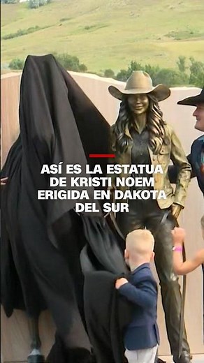Así es la estatua de Kristi Noem erigida en Dakota del Sur
