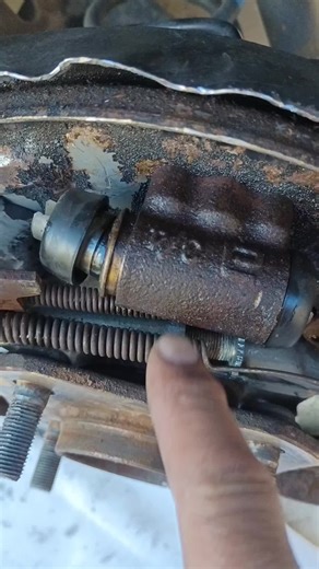 Cómo cambiar cilindro de freno en carros