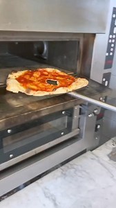 1.7M views · 10K reactions | Problem solved! 來 #reels #italians #italianfood #pizza #problemsolved | Lionfield | Facebook