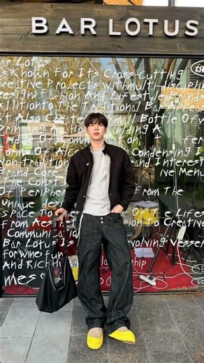 10 Easy & Stylish Poses for Any Social Media Star