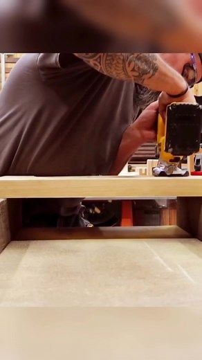 This table charges your phone. Modern rustic table. #diy #build #phonecharger #tips #sidehustle #makemoney #woodworking #learn #organize #hidden #tools #lowcost #highprofit #tools | Matthew Peech Woodworking And DIY