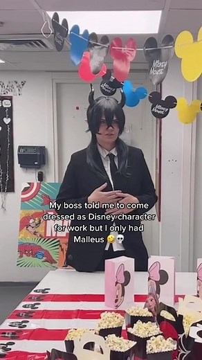 Lecturing Coworkers About Disney | Twisted Wonderland Cosplay