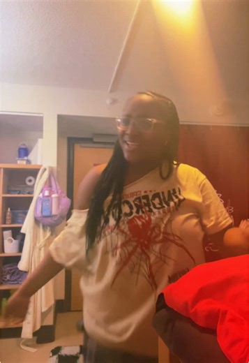 Back from break hey guys!!!!! 🤗 #fyp #foru #foryoupage #freshman #fypシ #freshman #viralvideo #BHM #college #womeninternationalday #stpatricksday #stpaddysday #stpattysday #ny #nyc #dorm #dancechallenge #musictok #booktoker #firstyear #dance