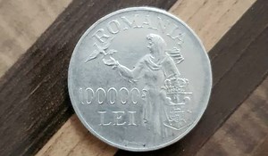 Suma e colosală! Cu cât se vinde acum, în 2022, o monedă de 100.000 de lei din 1946, cu Regele Mihai