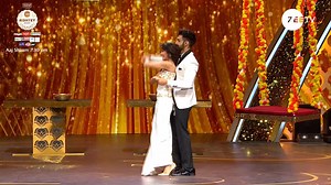 871K views · 30K reactions | Virat-Amruta setting the bars high! 殺 Watch #ZeeRishteyAwards today at 7:30 PM, only on #ZeeTV. #ZRA2025 #ZRADigitalClip #SritiJha #ArjitTaneja Maaza Cadbury Dairy Milk India Gate Foods Birla Opus Paints Colgate India Patanjali Products - पतंजलि उत्पाद SugarFree Ching's Secret Nirma Advance Appy Fizz | ZEE TV | Facebook