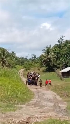 The 2nd Battalion, Royal Pacific Islands Regiment (2RPIR) of the Papua New Guinea Defence Force (PNGDF) based in Moem Barracks are heading to Malasi, a settlement near Boram Airport following the Break And Enter at the Boram Airport Terminal last night. Stay Tuned for more details when made available. | Umi Blo Ples