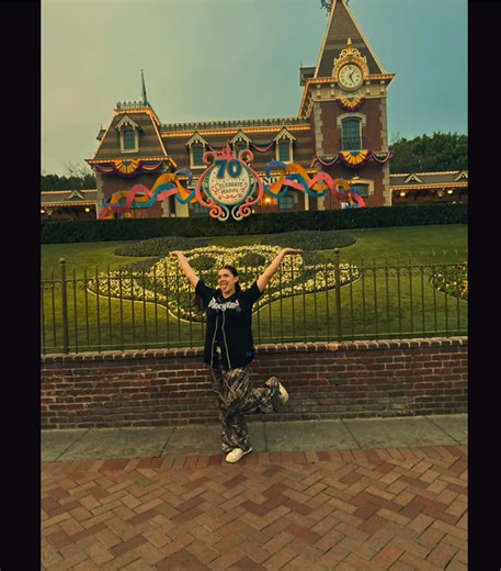 #disneyland @🐄 @sarah 😽💗 @𝐬𝐨𝐩𝐡𝐢𝐞 ʚɞ @Ash @miadaceyy @emmy 🫶🏻 @Lola :) @zara @Anita Audrain @alex @Payten_Th0rn