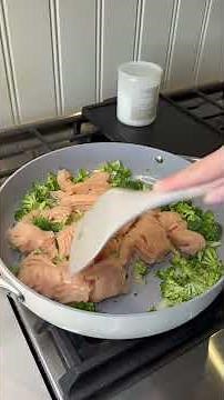 20 minute ground chicken Alfredo for a quick and easy dinner