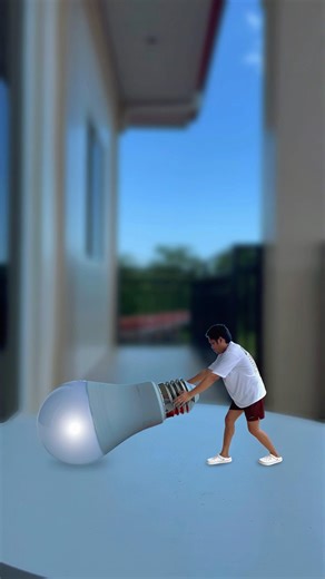Forced perspective photography using light bulb💡📸