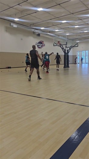 I dont just talk hoop in play hoop 🏀 3ball