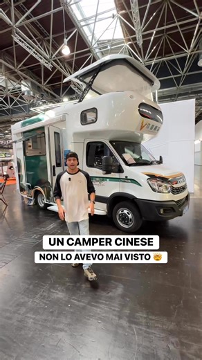 2.2M views · 25K reactions | SONO ENTRATO PER LA MIA PRIMA VOLTA IN UN CAMPER CINESE. Il costo? 75.000€ che posso assicurarvi non essere molti per un Iveco Daily. La cellula dietro sembrerebbe ben fatta e chissà se prima o poi arriveranno in Europa per cambiare le sorti del mercato. Voi cosa ne pensate? Vi piace? #cinese #camper #motorhome #van | Francesco Furlani | Facebook