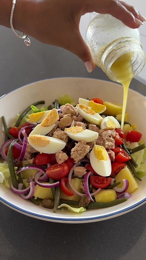 Salade Niçoise Recipe with Tuna and Eggs