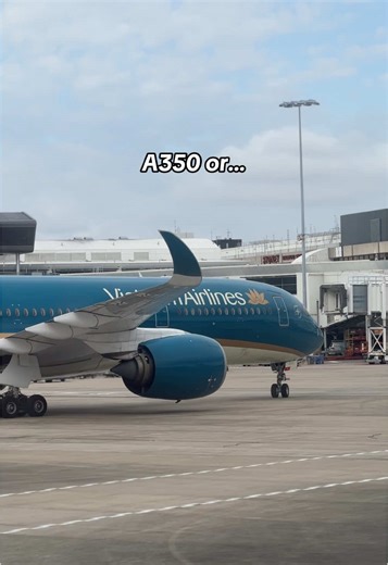 A350 vs 787: Cockpit and Cabin Comparison