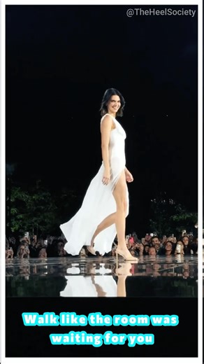 How to Walk Like a Runway Model in 5-Inch Heels 👠 Step-by-Step Tutorial #shorts