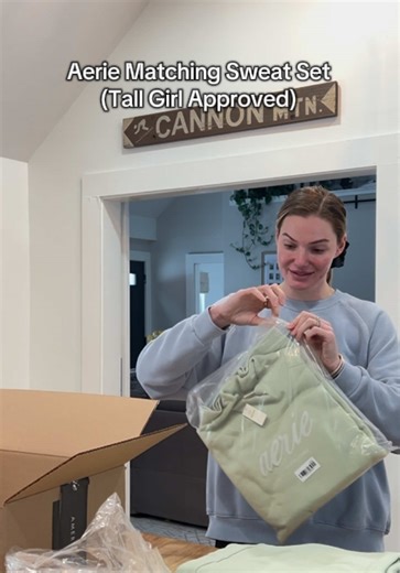 @aerie will forever and always be my favorite loungewear for working remotely. They’re so comfortable, plus tall girl approved. #tallgirlproblems #tallpants #tallgirlfashion #aerieset #athleasure @American Eagle