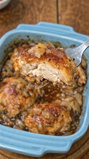 🍗🧅 Baked Chicken Thighs with Caramelized Onions & Mushrooms