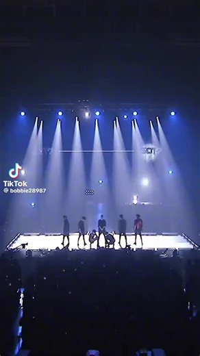 วิดีโอของ Minnie got7 (@supapron042) พร้อมเพลง Laugh Laugh Laugh - GOT7