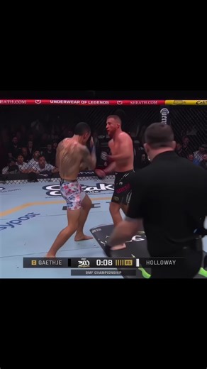 Scrap | obliterates max in a rematch | ilia topuria #edit #ufc #maxholloway #iliatopuria