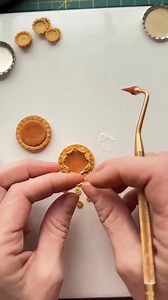 ⭐️ Clay tip: making clay pumpkin pies (part 2) In part one Clay Ambassador Christy, from @almost.edibles, showed how to make a stunning pumpkin pie filling. Now in part two you can see how the pies were assembled using Cernit Glue. This is a glue made esp | Clay Repository