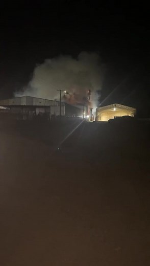 #LosAngelesCL Potente explosión y posterior incendio en Planta Ecomac despertó a vecinos del sector norte. | El Espectador Online