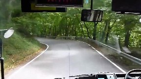 CRAZY Japanese BUS DRIVER DRIFTING DOWNHILL (video) - ItemFix