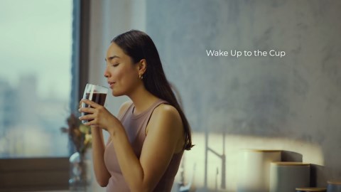 Gourmia Drip Coffee Maker – 5 Cup, One-Touch Brew, Pause & Serve, Adjustable 4 Hr Keep Warm, EZ-View Water Window, Black