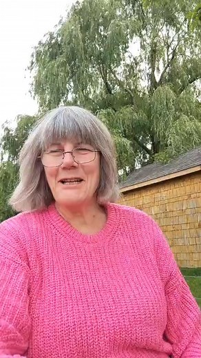 Feeding alpacas - #live every day @ 7:30 am ET @samysalpacafarm You can help us look after them by • coming out for a visit • coming for a sleep-over • shopping our webstore (you can even buy grain for them ) Check our website! #alpaca #llama #alpacasofinstagram #farmlife #alpacafarm #farmexperience #farmanimals #breakfast #goodmorning #alpacasforever #alpacaworld #airbnb #June28 #tourism #visitmiddlesex 1h | S.A.M.Y.'s Alpaca Farm and Fibre Studio | Facebook