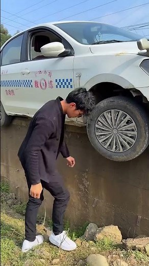 The old driver teaches you how to save yourself quickly！ #drivingskills #drivingreview