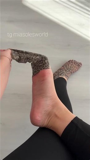 Takes off her leopard print thin socks after a walk 🐆 #tatoolovers #socks #feedshorts #foot #feet