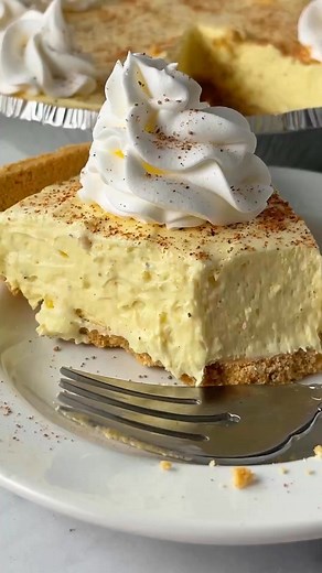 Calling all my eggnog lovers - this creamy, dreamy Easy No-Bake Eggnog Cream Pie Recipe is for you! Perfect for the holidays! Comment LINK & I’ll send ya the recipe. 💛 https://www.momlovesbaking.com/easy-no-bake-eggnog-cream-pie-recipe/ | Mom Loves Baking