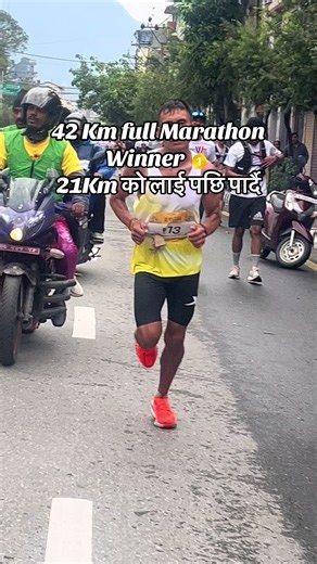 42 Km full Marathon winner overtakes at 21 Km