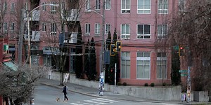 Washington gov. makes rent increase cap law