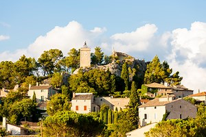 Michel Drucker : sa maison en Provence fait polémique. Voici pourquoi