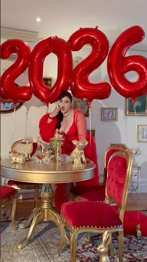 Behind the scenes on my 2026 New Year’s shoot ❤️ #model #curvy #newyear #photoshoot