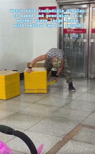 Human Packing Machine: Incredible Speed! #Packing #Shipping #Logistics #Efficiency #HardWork
