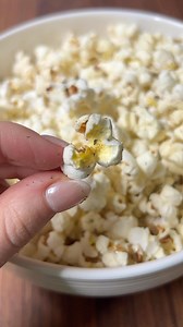 This dill pickle popcorn will change your popcorn game! 🍿🥒 Ingredients: Pickle slices Dried dill Popcorn Directions: 1. Place pickle slices onto a sheet tray and bake at 200° degrees for 3.5-4 hours. 2. Place in spice grinder or food processor and blend until pickles turn into a fine powder. 3. Add pickle powder and dried dill to your popcorn and enjoy. | Kelsey Deleshaw
