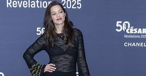 Diaporama : "Super bien gaulée", "Viens juste en soutif et en culotte non ?" : Marion Cotillard dévoile ses sous-vêtements en "naked dress" et réveille les machos