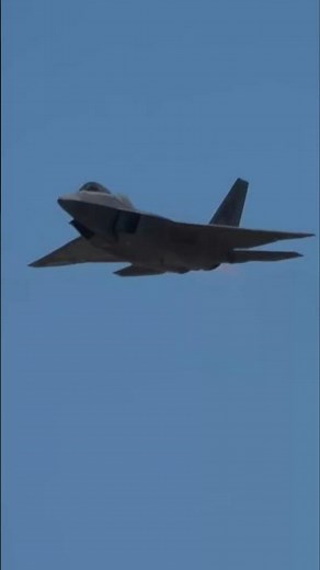 F-22 High-Speed! A supercruise-capable fighter races past right before you with its full afterburner