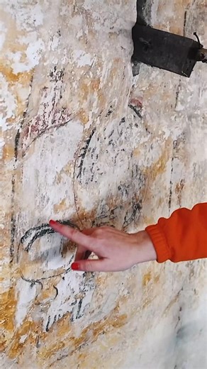 Museo de Pontevedra on Instagram: "Hoxe, 27 de xaneiro, é o Día Internacional do Conservador Restaurador, da Conservadora Restauradora. Celebrámolo compartindo con vós este vídeo no que Yolanda González Mirón, de @crearestauracion nos explica o traballo que realizaron na recuperación das pinturas murais do refectorio vello do convento de Santa Clara de Pontevedra. O vídeo recolle algunha das ideas que González Mirón expuxo o novembro pasado no Museo, no marco do XIV Encontro de Conservacion e Re