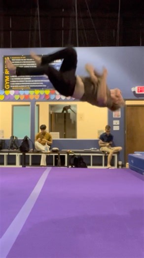 SLOW MOTION BACKFLIP FULL TWIST OFF 1 LEG Gymnast Training Tricking Parkour Circus Stunts