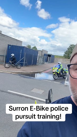 164K views · 1K reactions | E-Bike pursuit training with the Metropolitan Police Service #copsontiktok #policeman #police #policeinterceptor #copsandrobbers #cops #policehumor #surron #chase #pursuit #PoliceChase #ebike | Benjamin Pearson "Interceptor" | Facebook