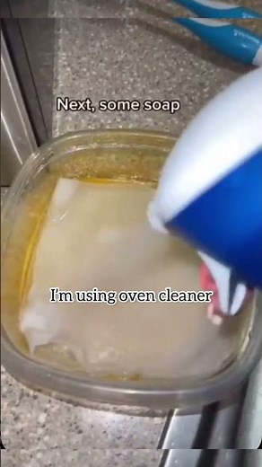 Get Rid of yellow stains from your plastic ware or Tupperware | #kitchenhacks #cleaninghacks