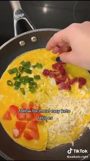 easy keto omelette recipe by @eatketoright