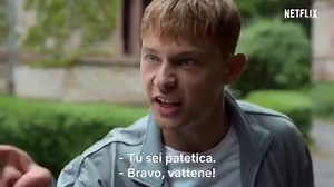 Per seguire i suoi sogni, Isi è pronta a tutto. Anche fingere una relazione con Ossi, un pugile squattrinato dei bassifondi con un nonno che sogna una carriera da rapper (sì, esatto). Isi & Ossi, un film Netflix, ora disponibile. | Netflix