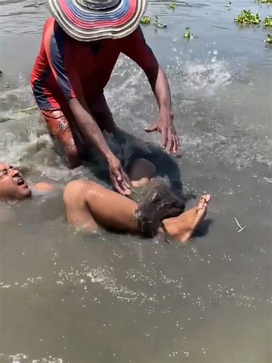 تمساح يمسك برجل #اكسبلورexplore #ترند #خبير_ياعرب #الطايف #creatorsearchinsights