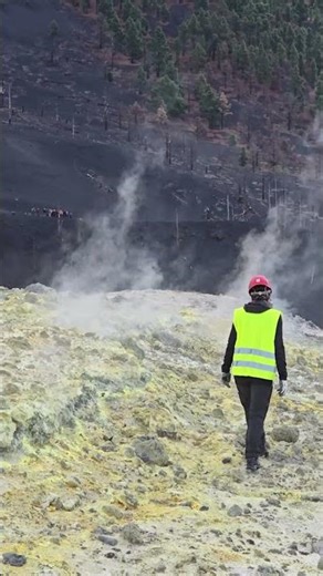 Eerie Landscape on Tajogaite Volcano Cone (11/2025) #volcano #gas #geology #science #nature #lava